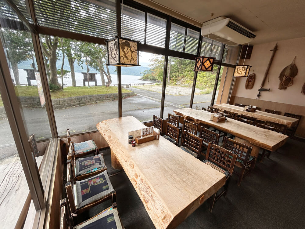 とちの木の店内
